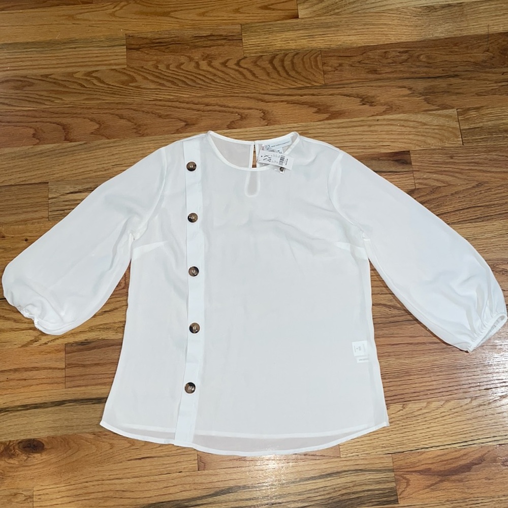 NEW New York & Company White 3/4 sleeve Asymmetric Blouse button detail M medium - Picture 11 of 15